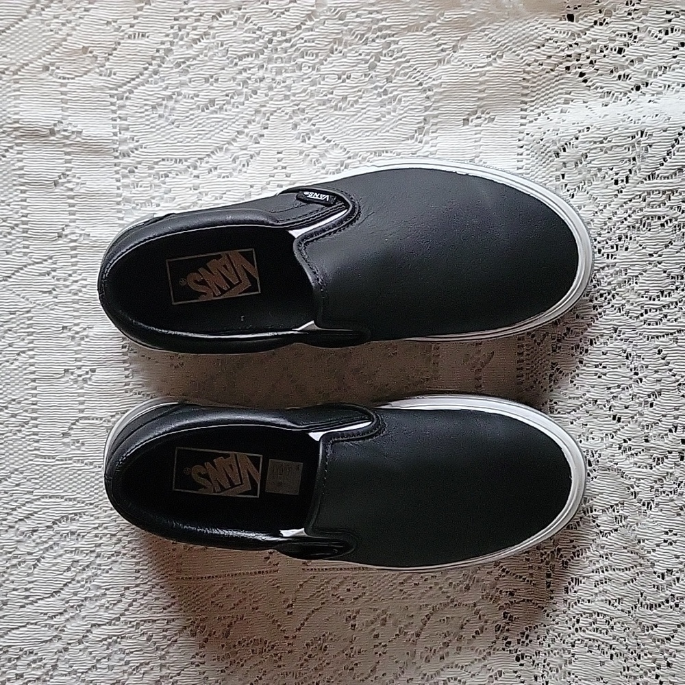 VANS SLIP-ON BLACK/WHITE LOAFERS SLIDES with SILVER TOE Womens Size 8 Mens 6.5